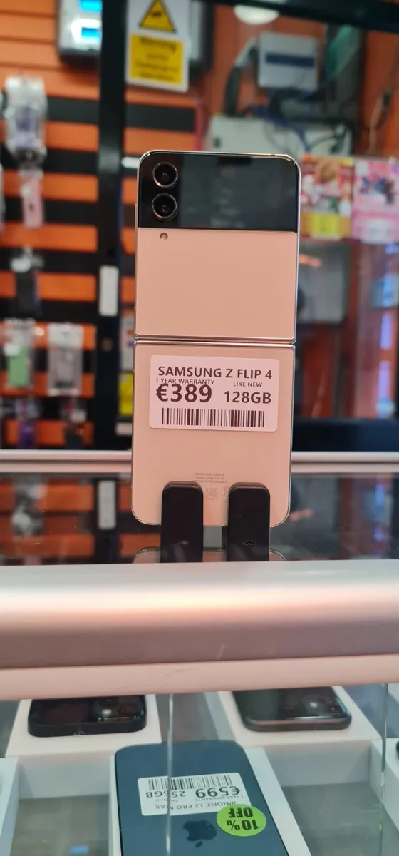 Samsung Z Flip 4 128 GB SECOND HAND - Image 1