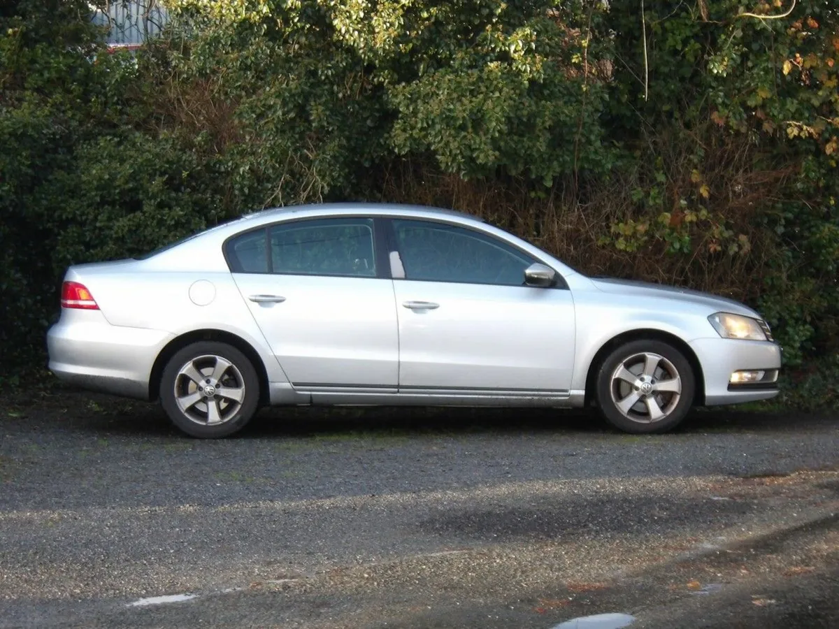 Volkswagen Passat 1.6 TDI TRENDLINE BLUEMOTION TEC - Image 4