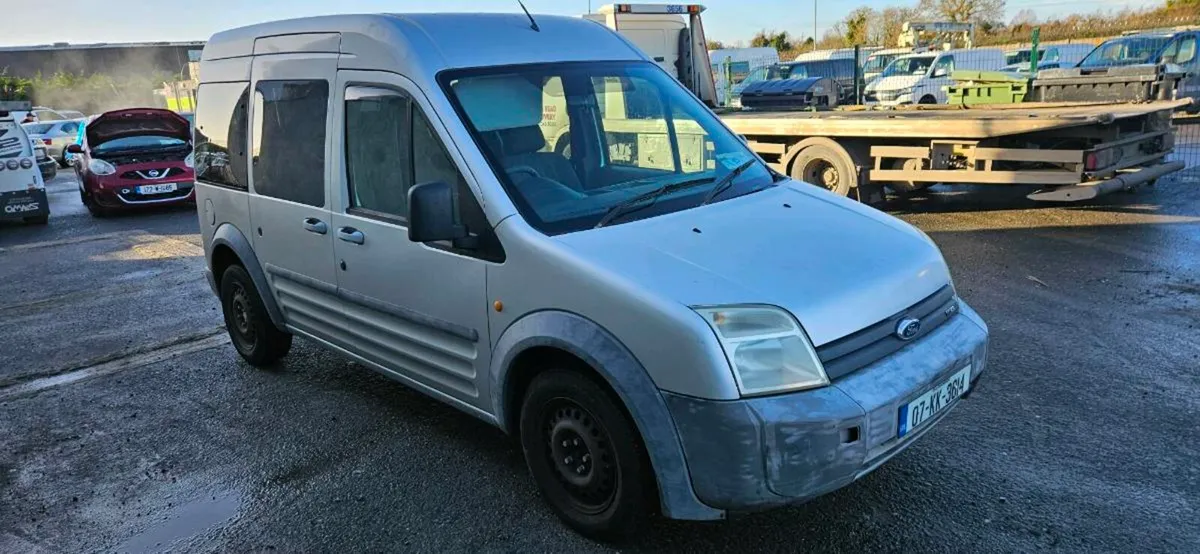 FORD TRANSIT CONNECT 8 SEATER - Image 1