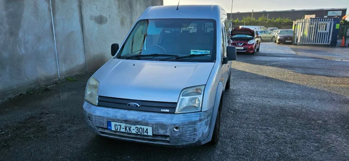FORD TRANSIT CONNECT 8 SEATER - Image 2