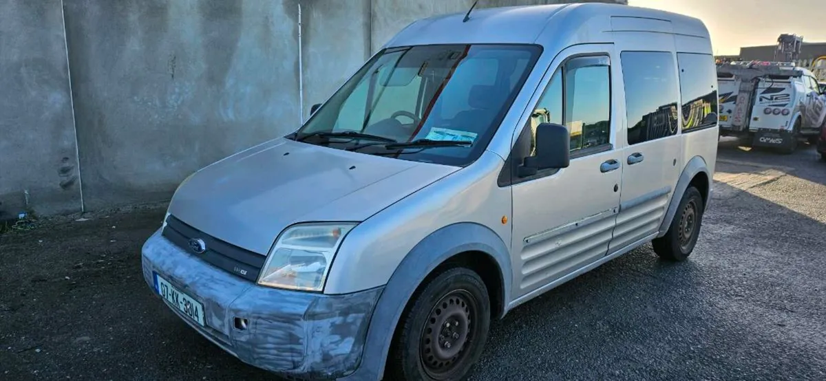 FORD TRANSIT CONNECT 8 SEATER - Image 3