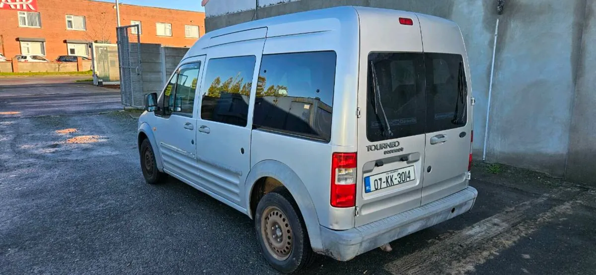 FORD TRANSIT CONNECT 8 SEATER - Image 4