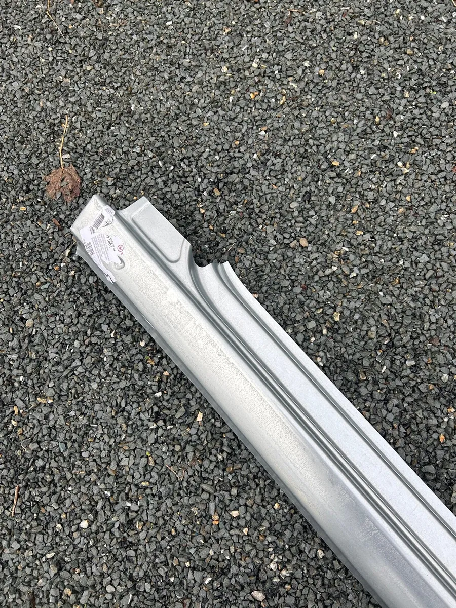 VW Caddy Sill LH side - Image 2