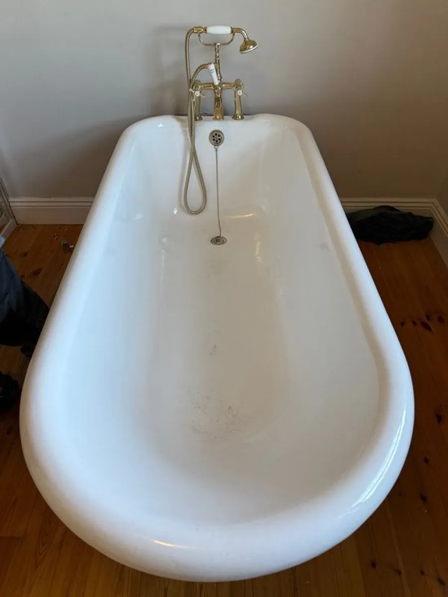 Bathroom suite - Image 4