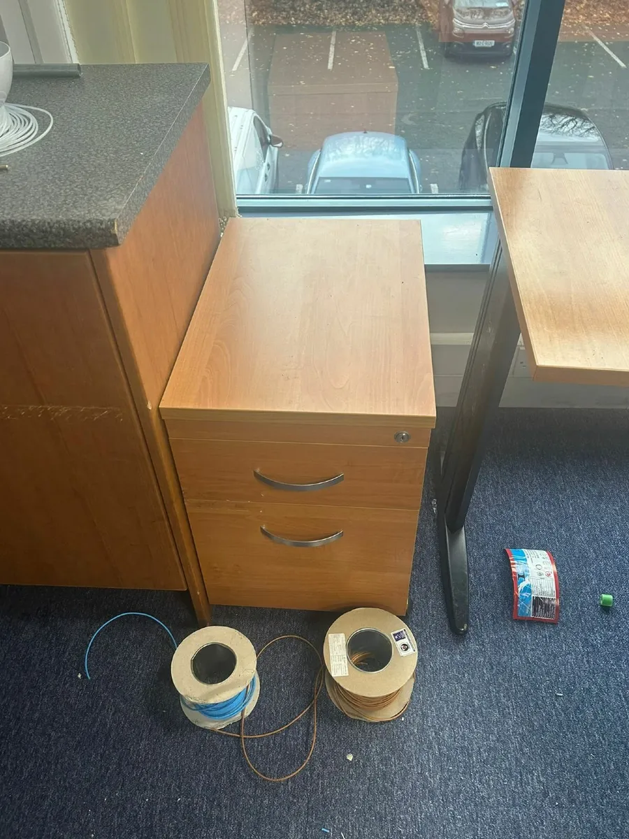 6 Office desks + 2 Cabinets - Image 3