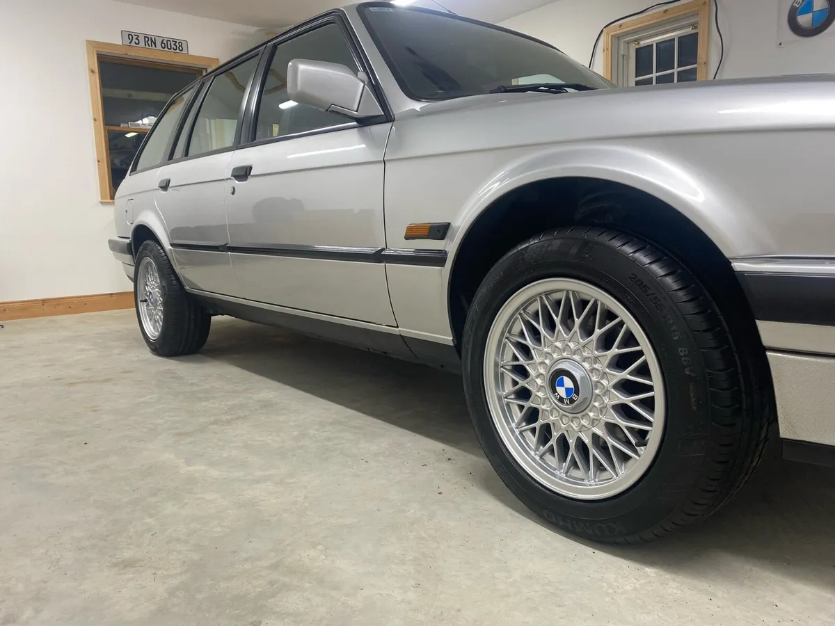 1993 BMW E30 318i Lux Touring - Image 4
