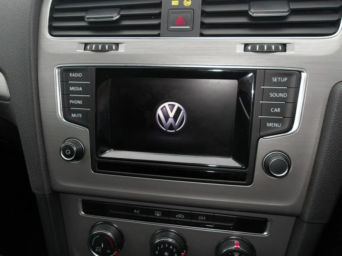Volkswagen Golf 1.6 TDI 105HP COMFORTLINE - Image 2