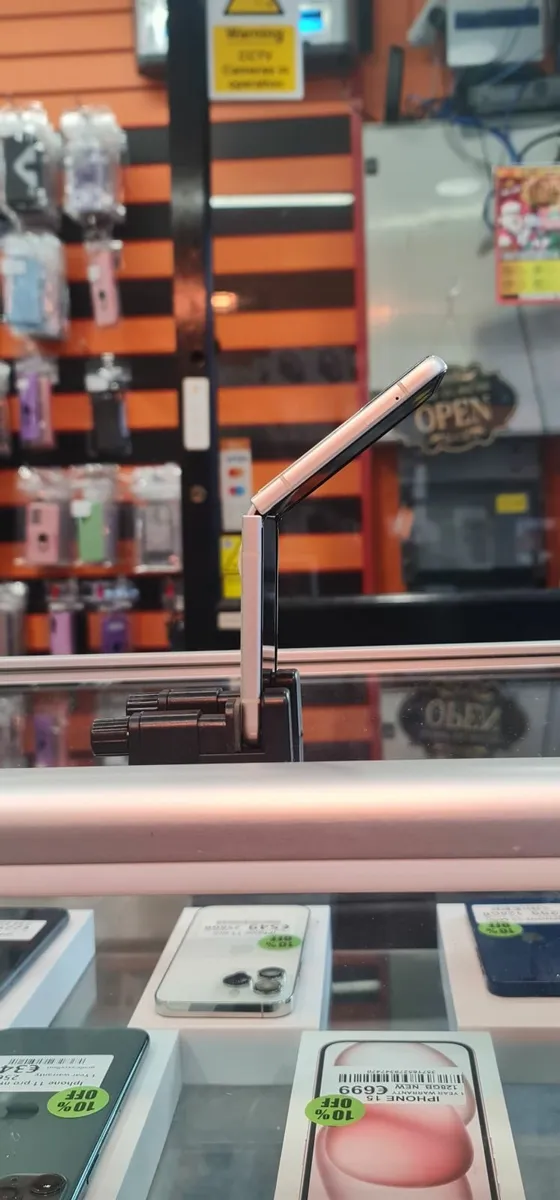 Samsung Z Flip 3 256GB - Image 2