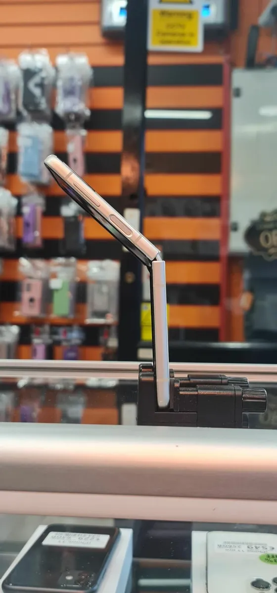 Samsung Z Flip 3 256GB - Image 3