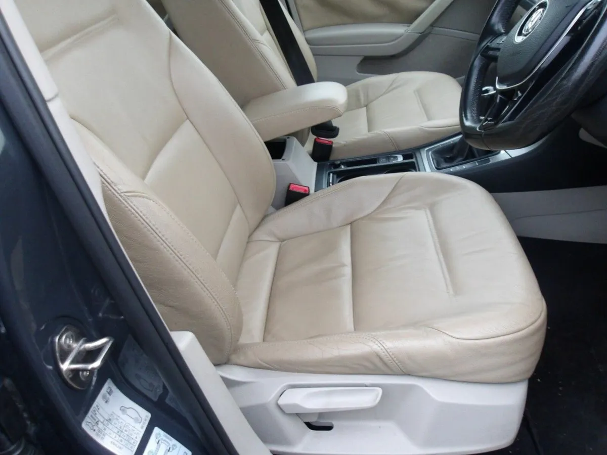 Volkswagen Golf 1.6 TDI 5DR 110HP LEATHER - Image 2