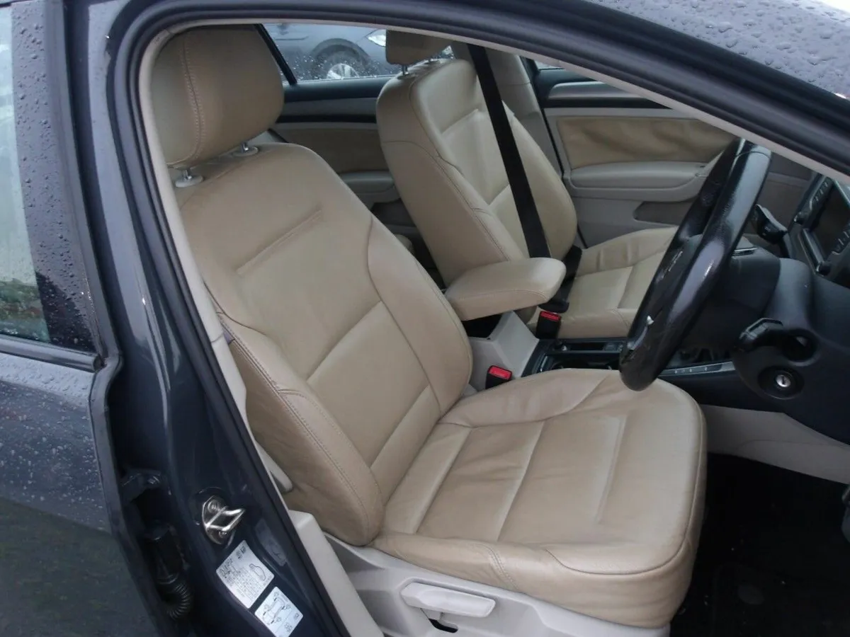 Volkswagen Golf 1.6 TDI 5DR 110HP LEATHER - Image 4