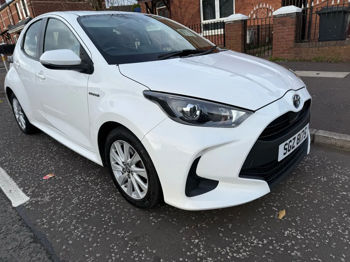 2020 Toyota Yaris 1.5 hybrid - Image 1