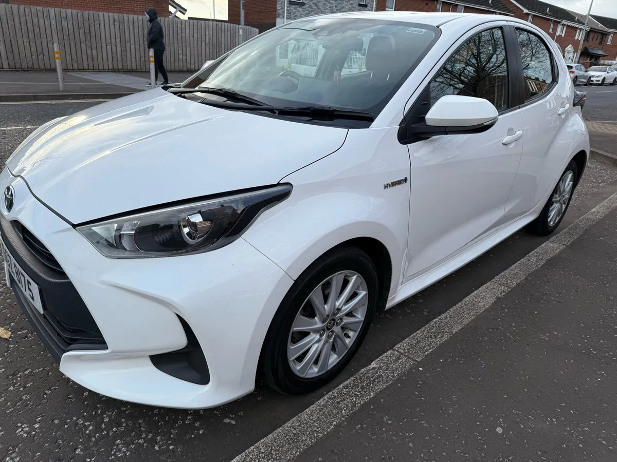 2020 Toyota Yaris 1.5 hybrid - Image 3