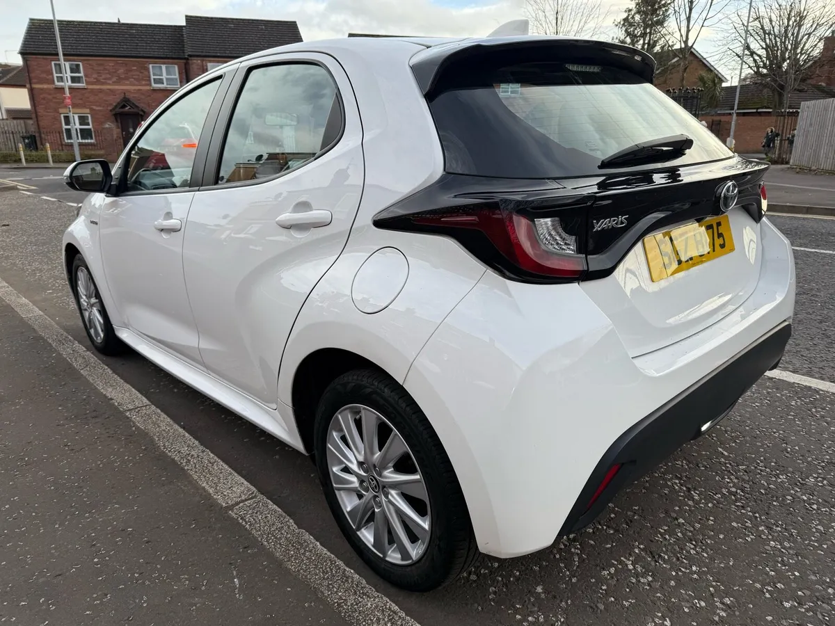 2020 Toyota Yaris 1.5 hybrid - Image 4