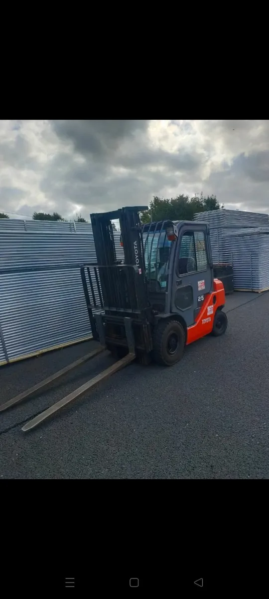 Toyota forklift - Image 1
