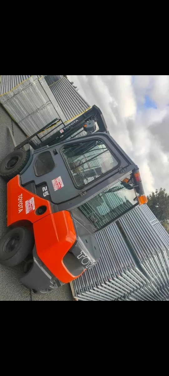 Toyota forklift - Image 3
