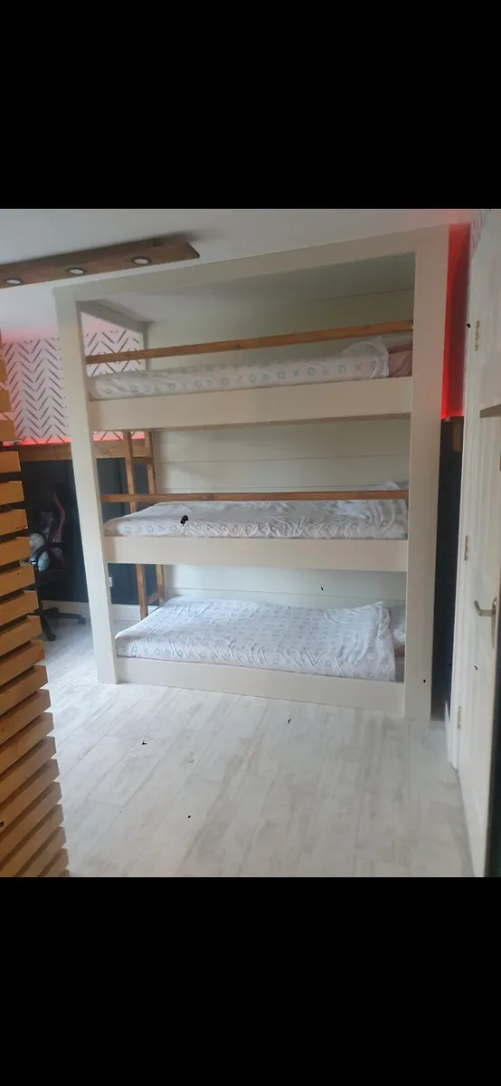 Triple bunk bed - Image 1