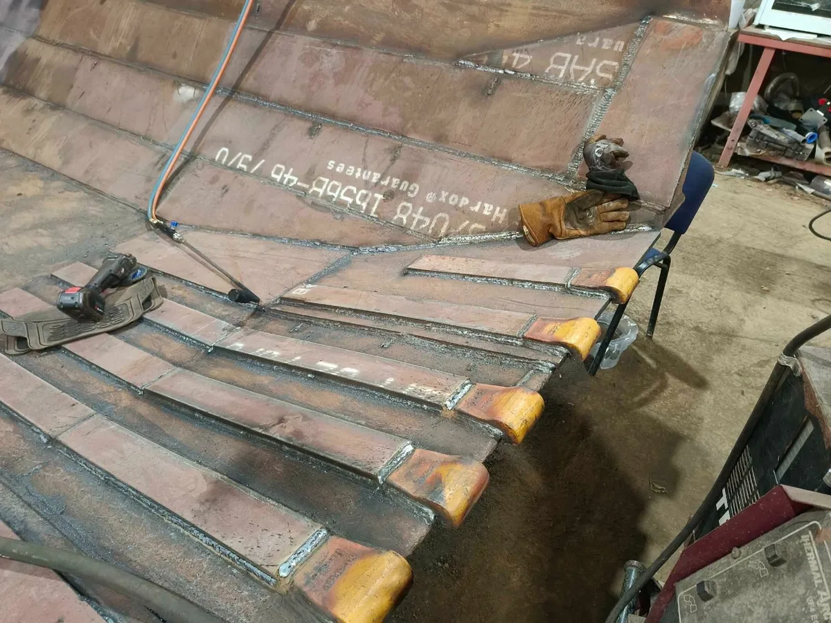 CAT740 Hardox-plated strengthened Dumptruck Skip - Image 3