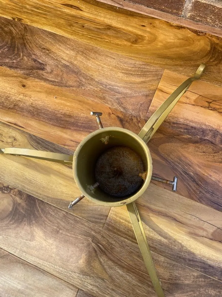 Christmas Tree Stand. Solid Sturdy, Cast Iron. Suitable For Indoor/outdoor Use. - Image 2