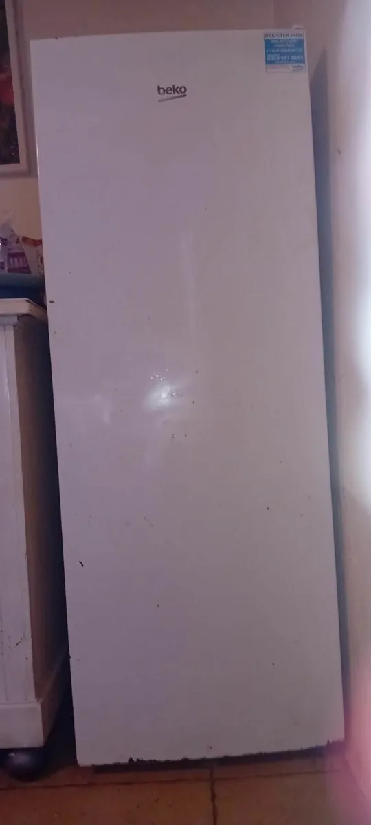 2 chest freeses and 1 large fridge - Image 4