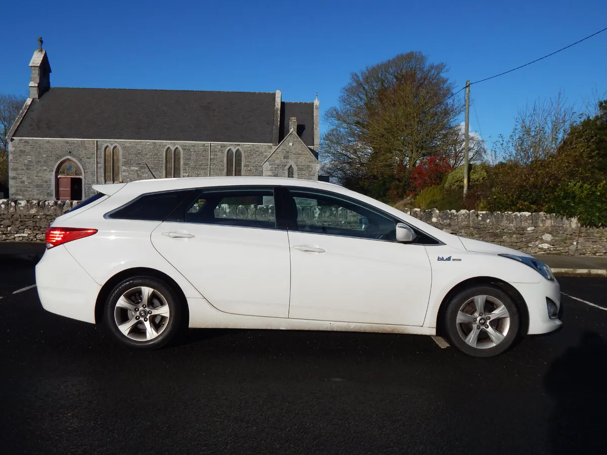 2015 Hyundai i40 Tax & NCT 06/26 - Image 2
