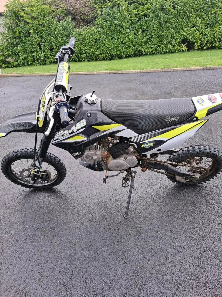 Stomp 140cc small wheel pit bike - Image 1
