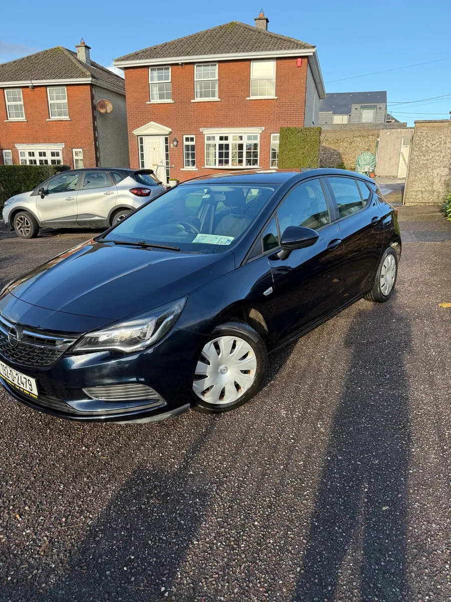 2019 Opel Astra Hatchback - Image 2