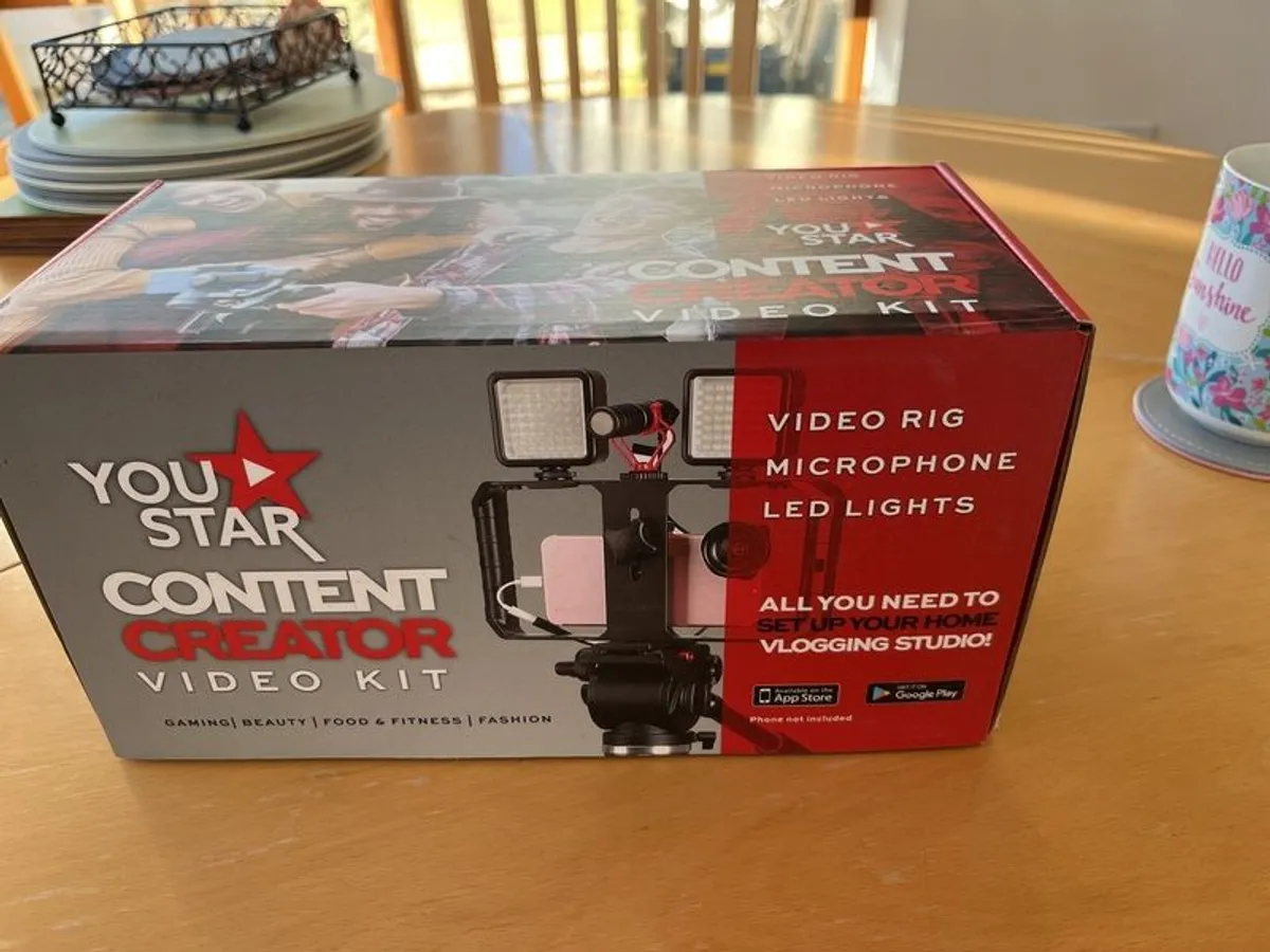 Content creator video kit to use with your own smartphone. - Image 1