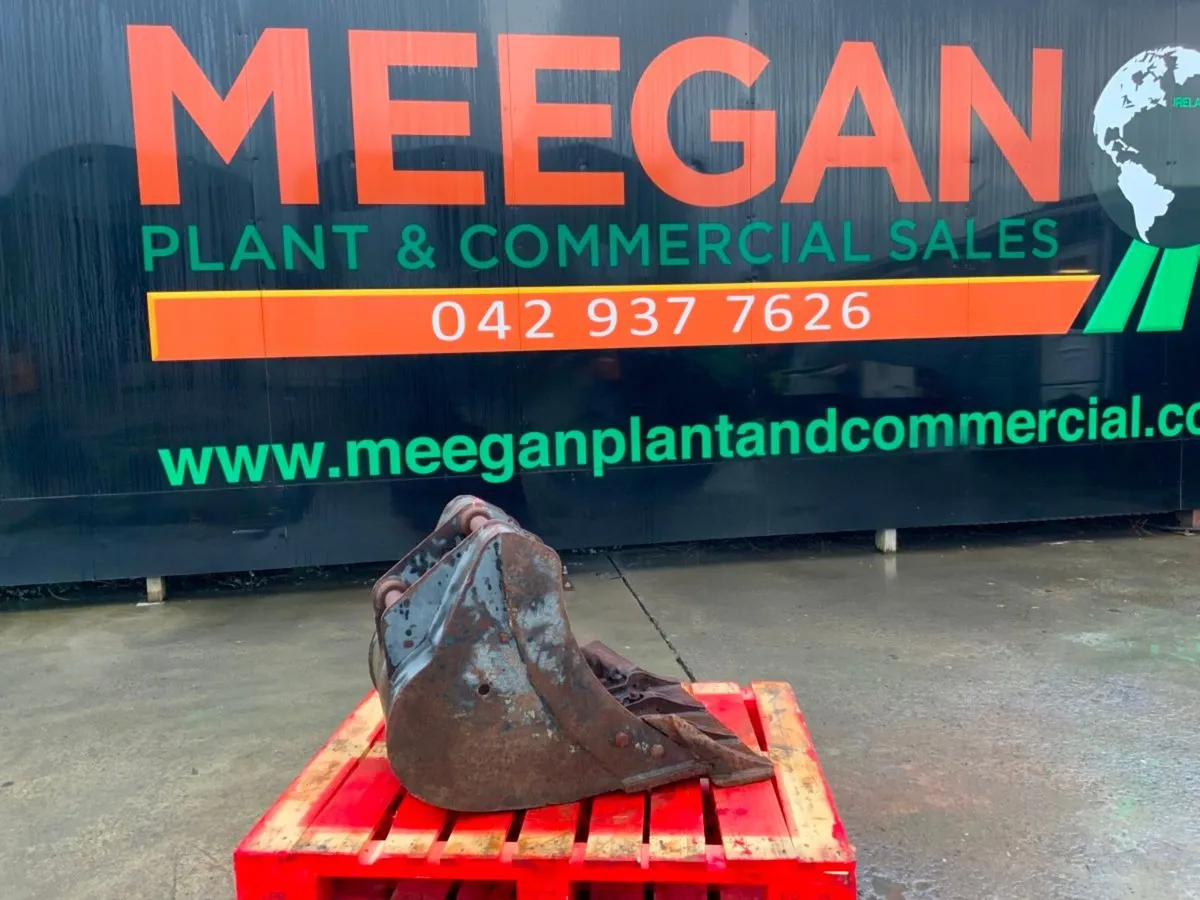 24" DIGGING BUCKET.......45mm PINS........250f. - Image 1