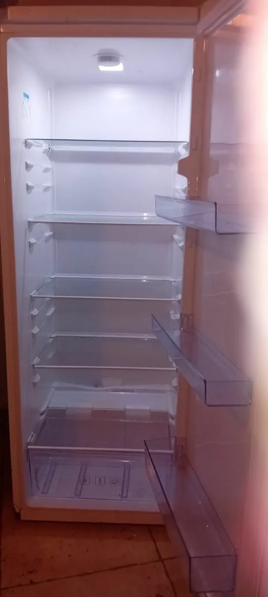 2 chest freeses and 1 large fridge - Image 2