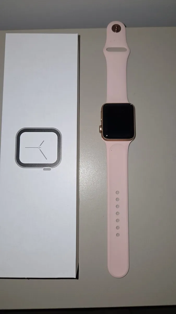 Apple Watch Series 3 Rose Gold Aluminum 38mm GPS