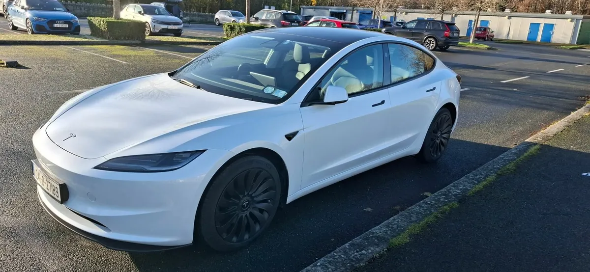 Tesla Model 3 Highland €36999 Enhance Autopilot - Image 2
