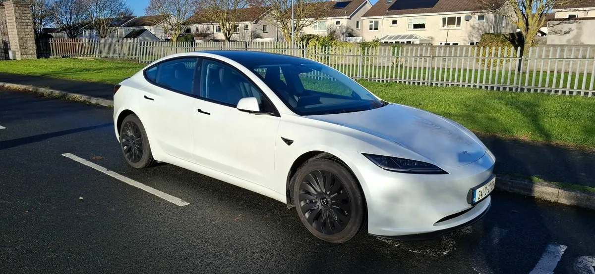 Tesla Model 3 Highland €36999 Enhance Autopilot - Image 4