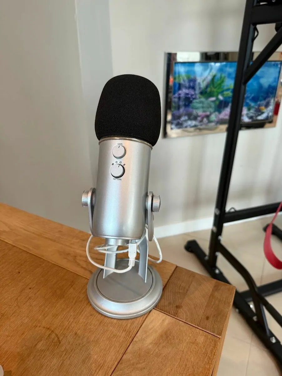 Blue Yeti USB Microphone for PC, Mac, Podcasts - Image 3