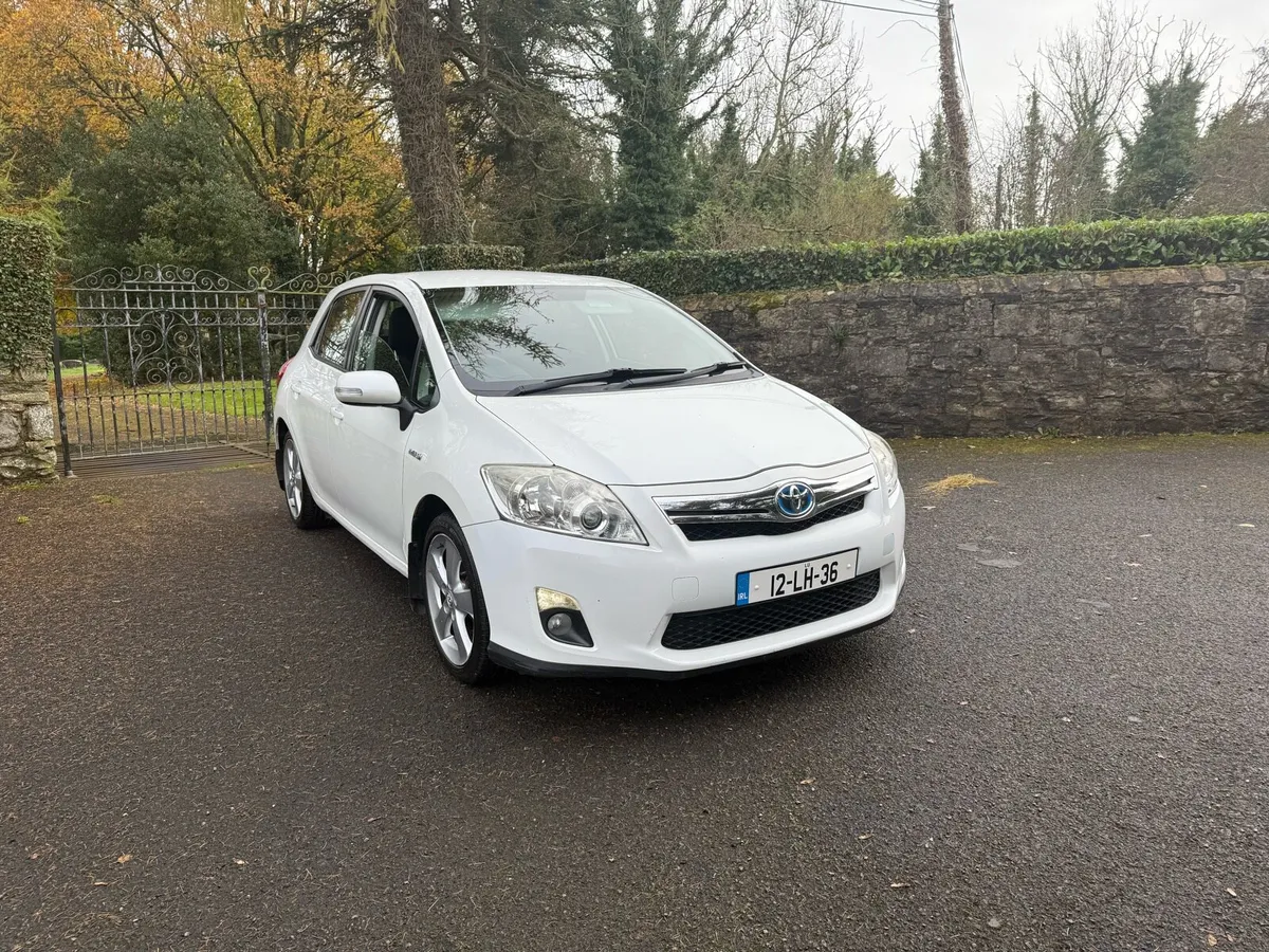 2012 Toyota Auris hybrid low km - Image 1