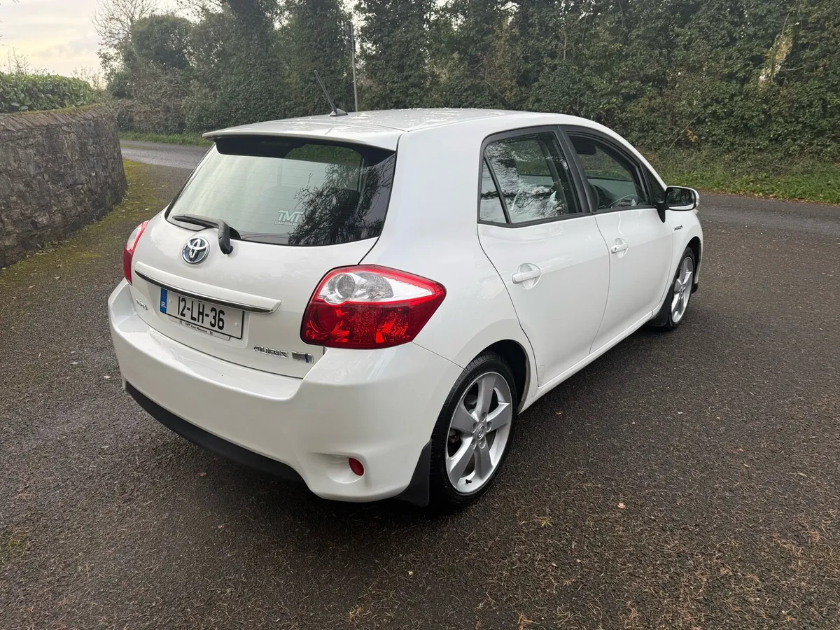 2012 Toyota Auris hybrid low km - Image 2