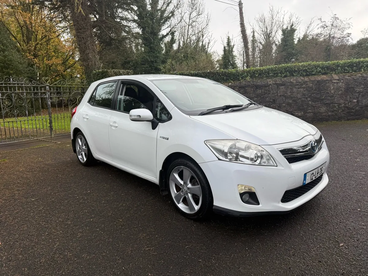 2012 Toyota Auris hybrid low km - Image 3