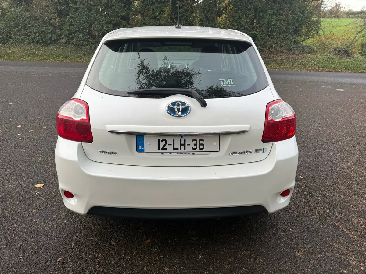 2012 Toyota Auris hybrid low km - Image 4