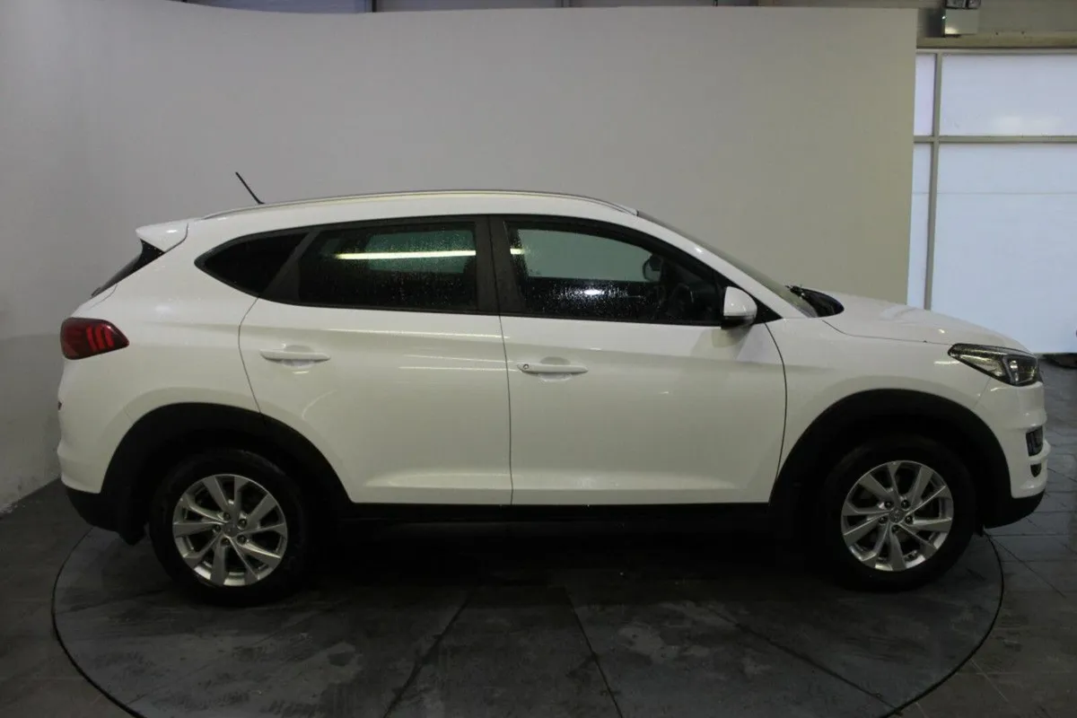 Hyundai Tucson 2WD Comfort Plus 1.6CRDI - Image 3