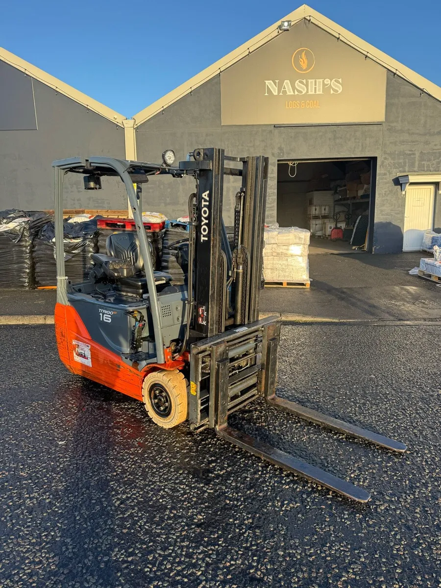Forklift - Image 2