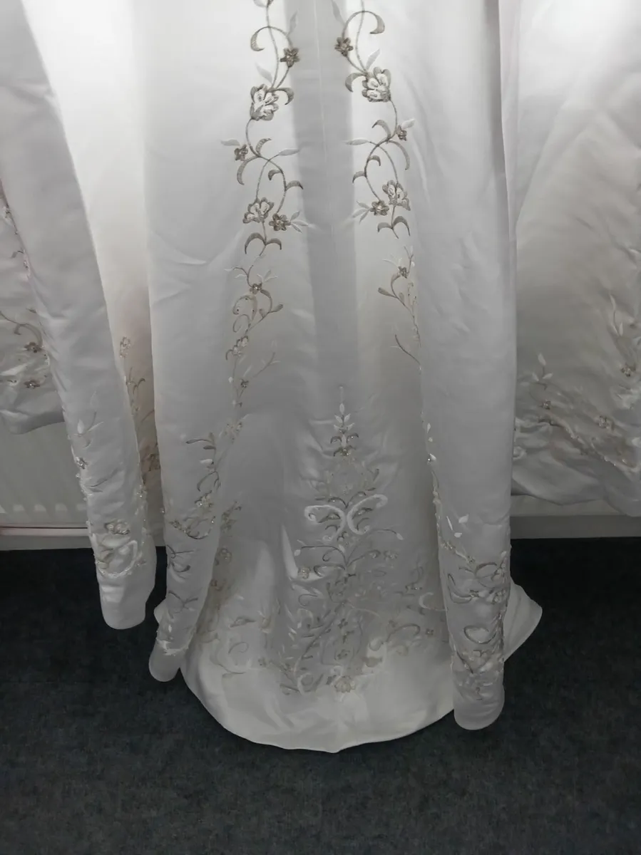 Wedding dress - Image 3