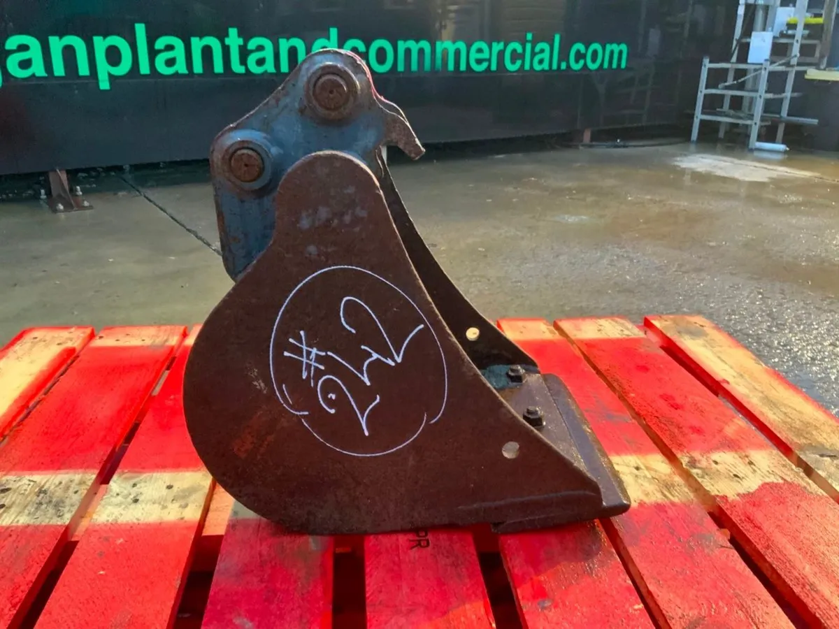 12" STRICKLAND BUCKET.....30mm PINS.........242. - Image 2