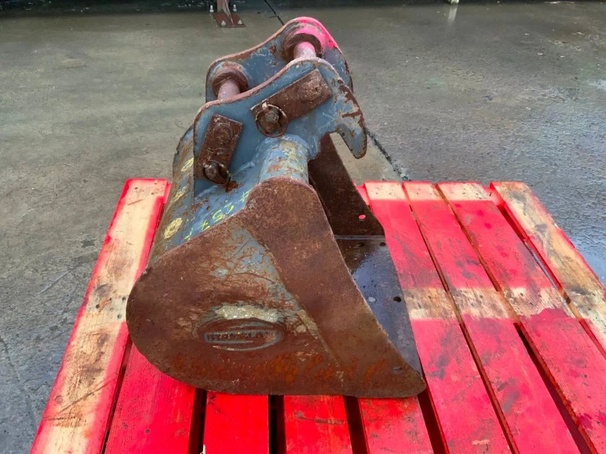 18" STRICKLAND BUCKET.....35mm PINS.........257f. - Image 3