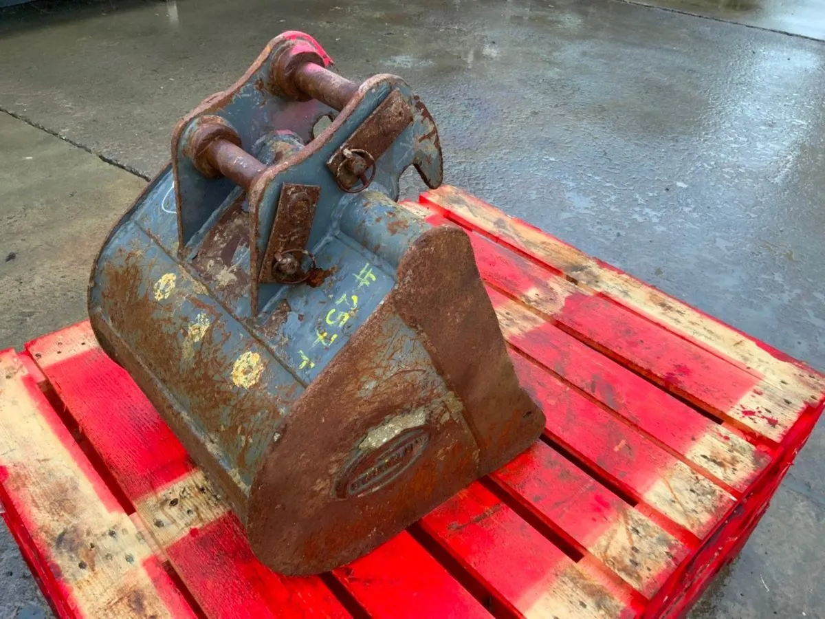 18" STRICKLAND BUCKET.....35mm PINS.........257f. - Image 4