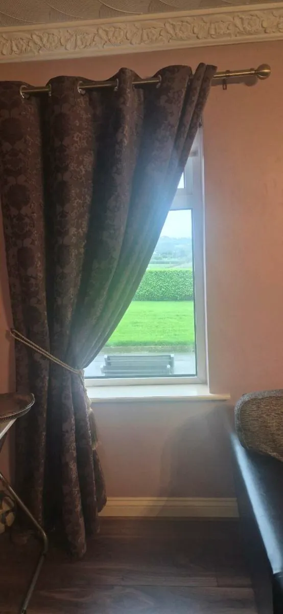 Curtains - Image 4
