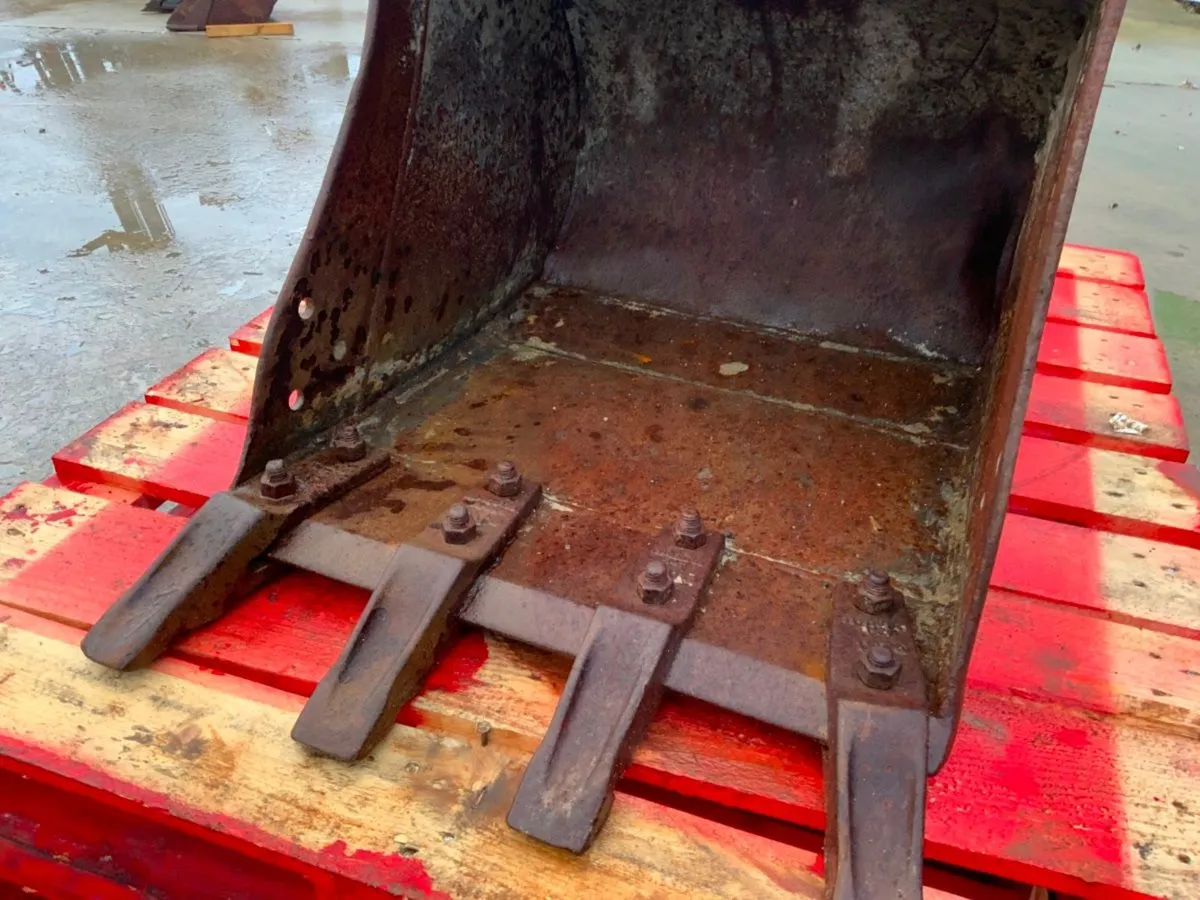 24" DIGGING BUCKET.......45mm PINS........2445. - Image 3