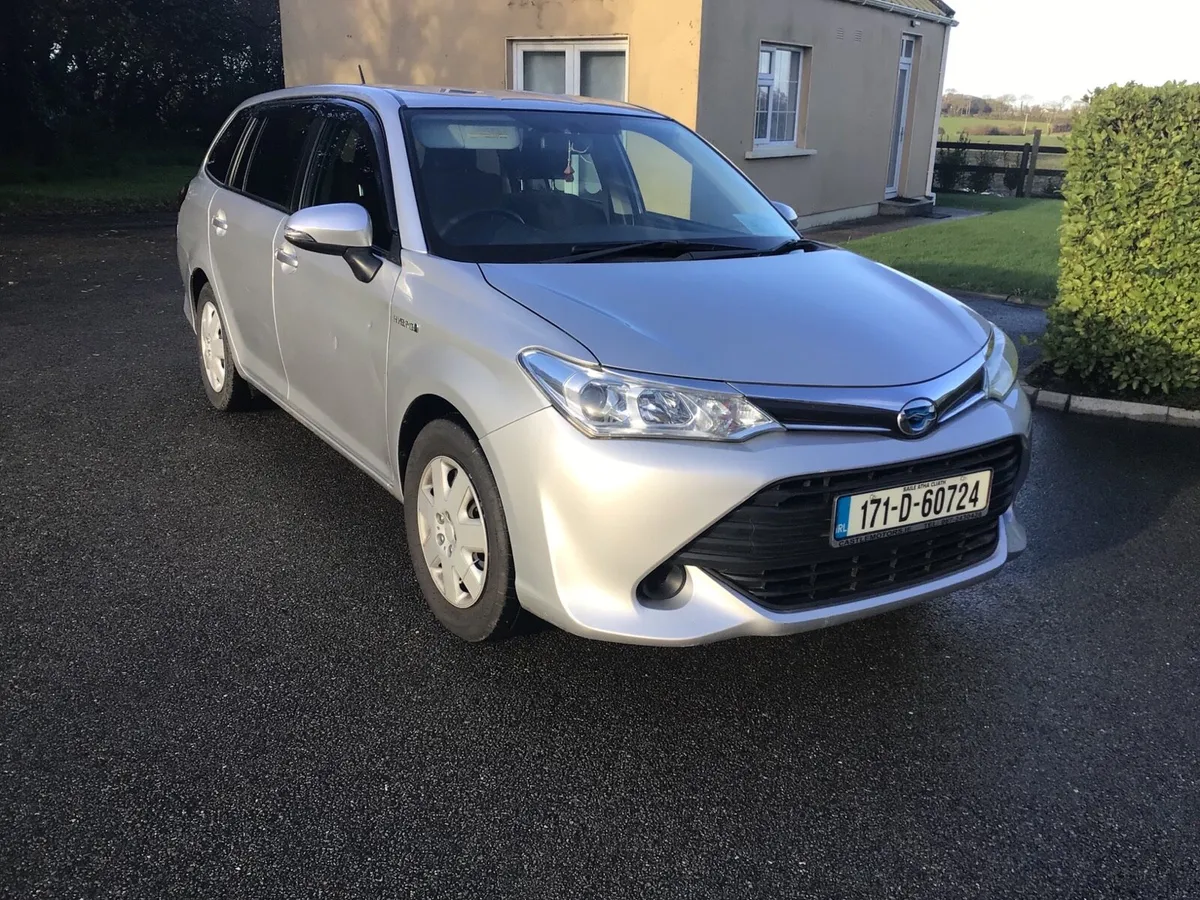 2017 Toyota Corolla Fielder Hybrid - Image 2