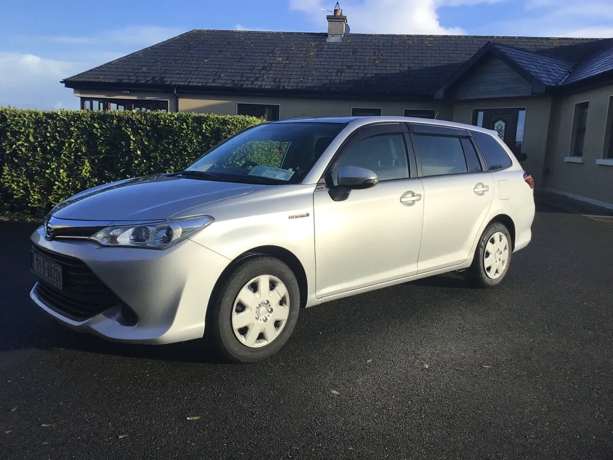2017 Toyota Corolla Fielder Hybrid - Image 3