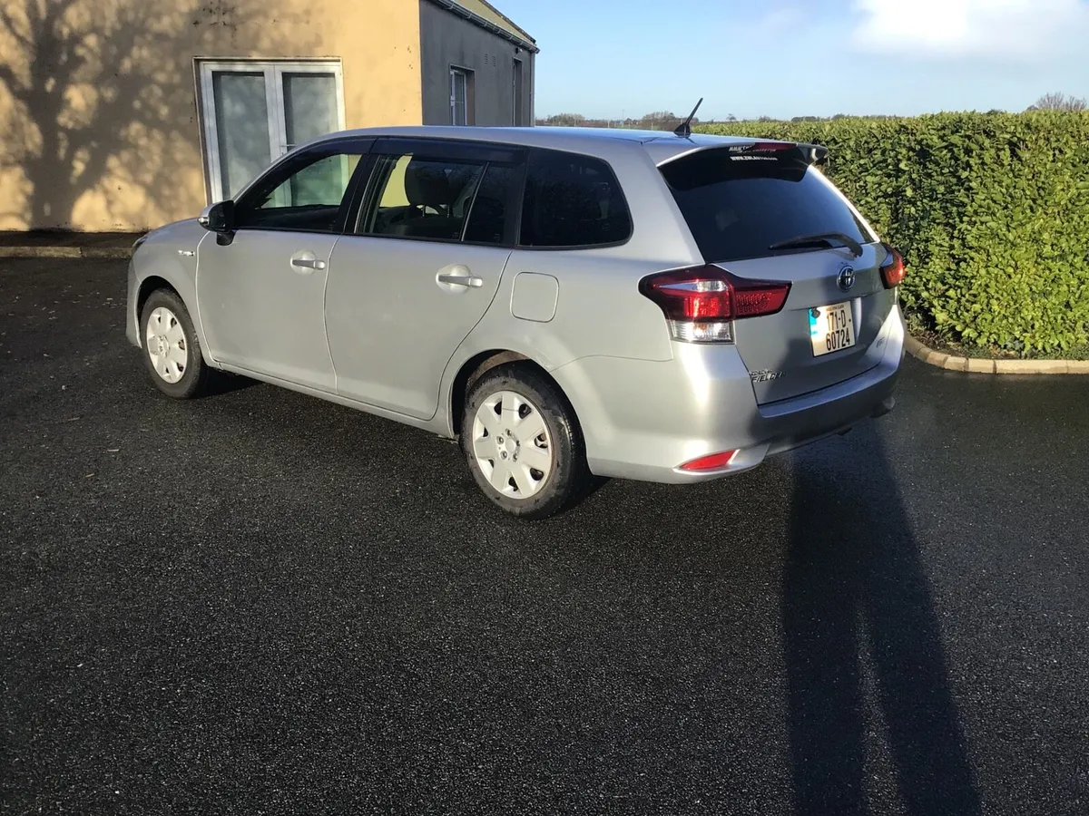 2017 Toyota Corolla Fielder Hybrid - Image 4