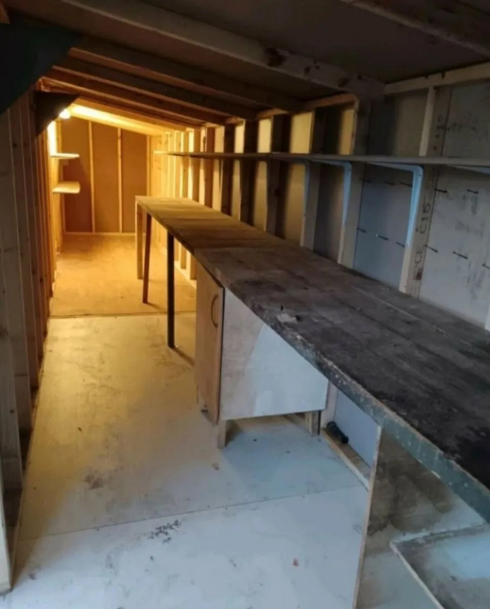 Large Shed 32ft x 5ft4 - Image 3